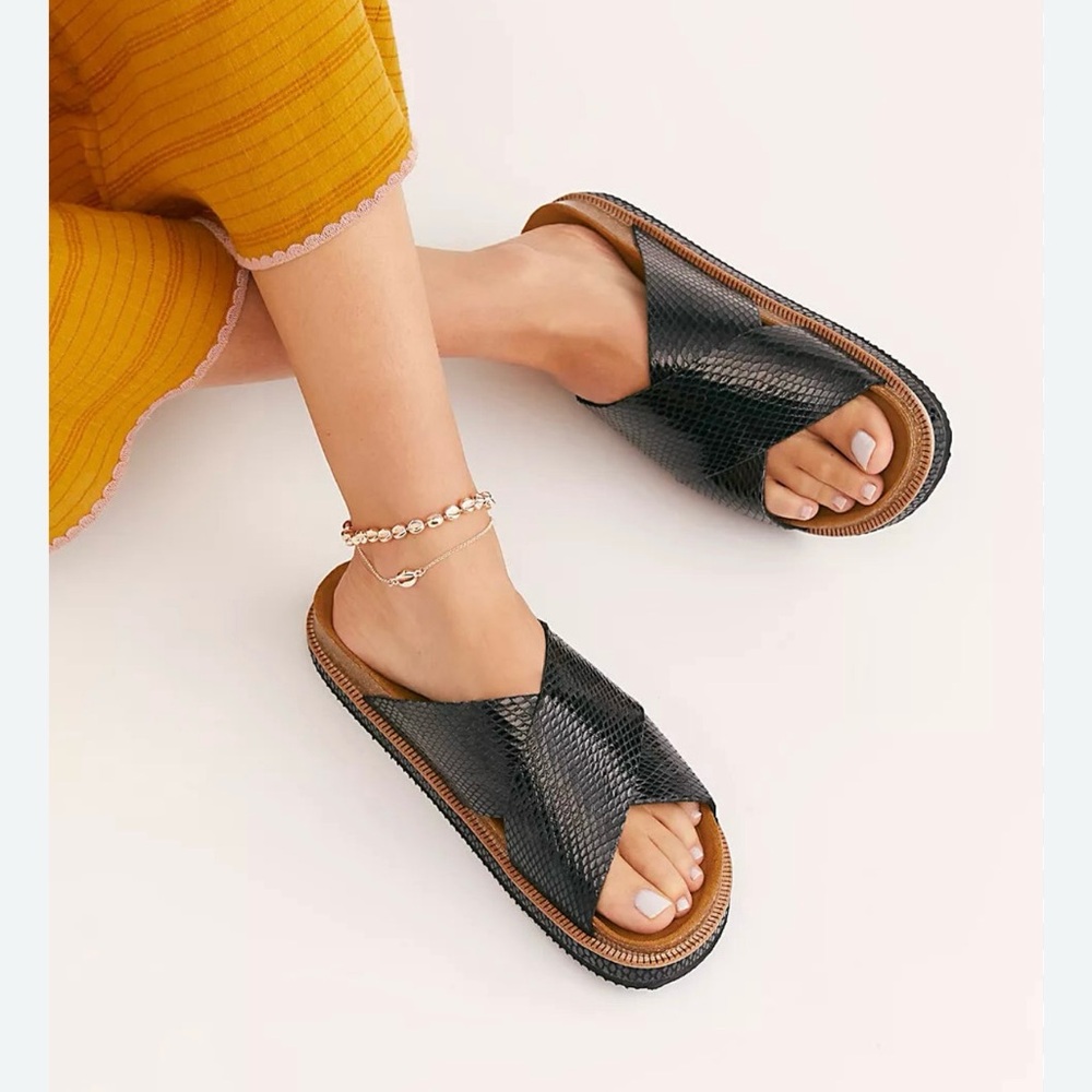 Free People - Women’s Black Slide Sandals (New) More pics coming